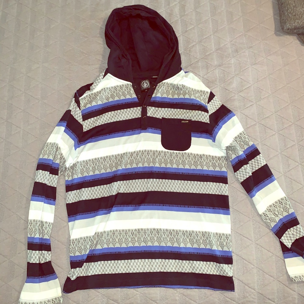 Large hooded men’s volcom shirt